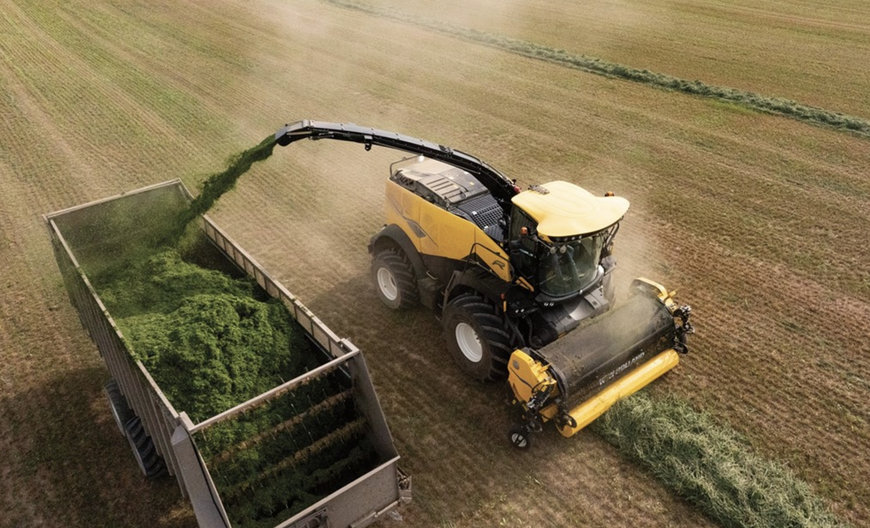 New crop blockage prevention tech, customizable steering and more for FR Forage Cruiser self-propelled forage harvesters